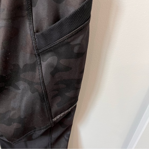 Lululemon Run For Fun Crop *Full-On Luxtreme camo 8 - Picture 6 of 11